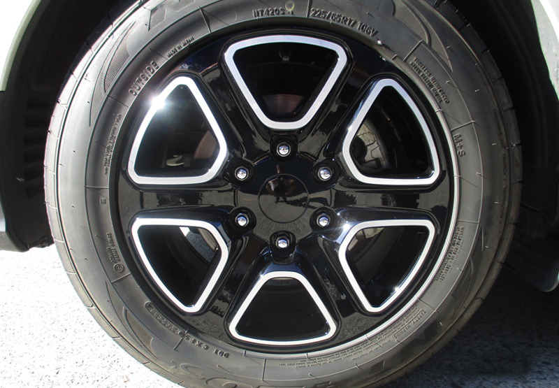 Diamond-cut alloy wheel